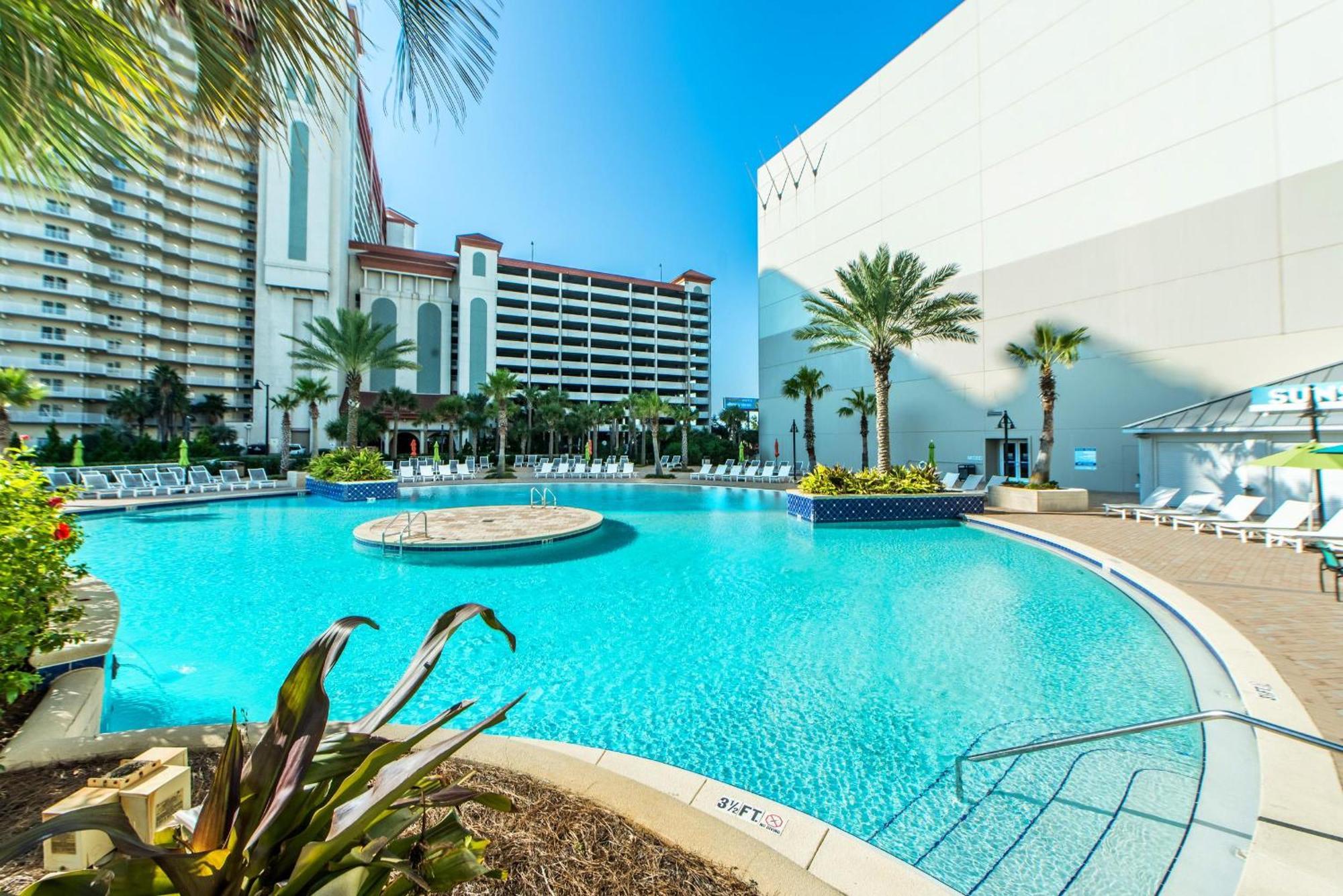 Laketown Wharf 2135