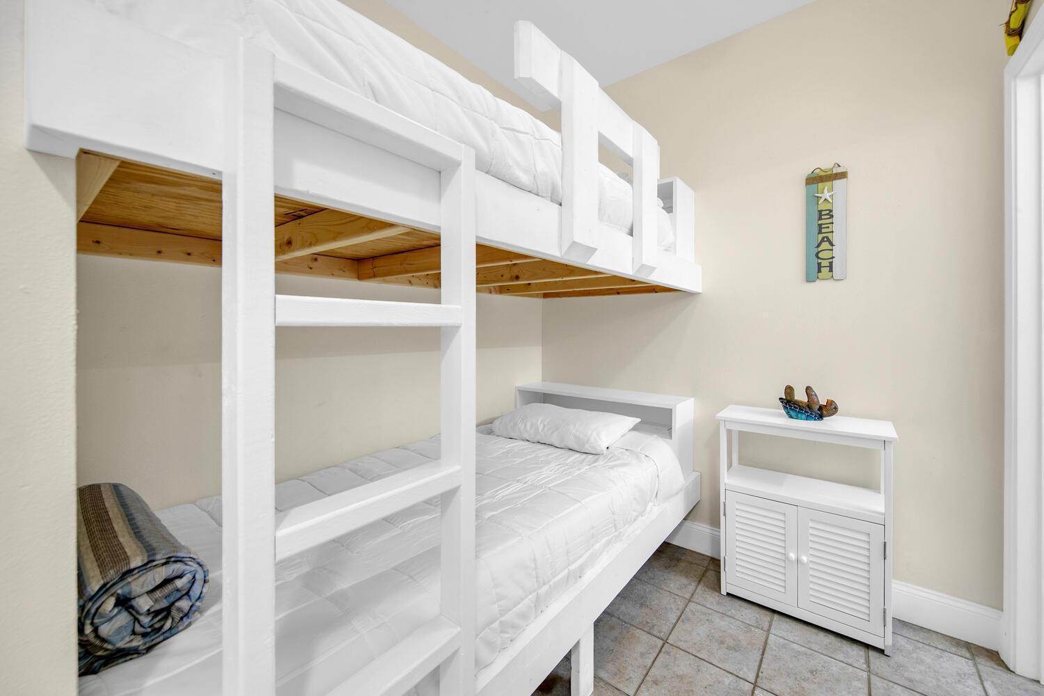 Laketown Wharf 2135
