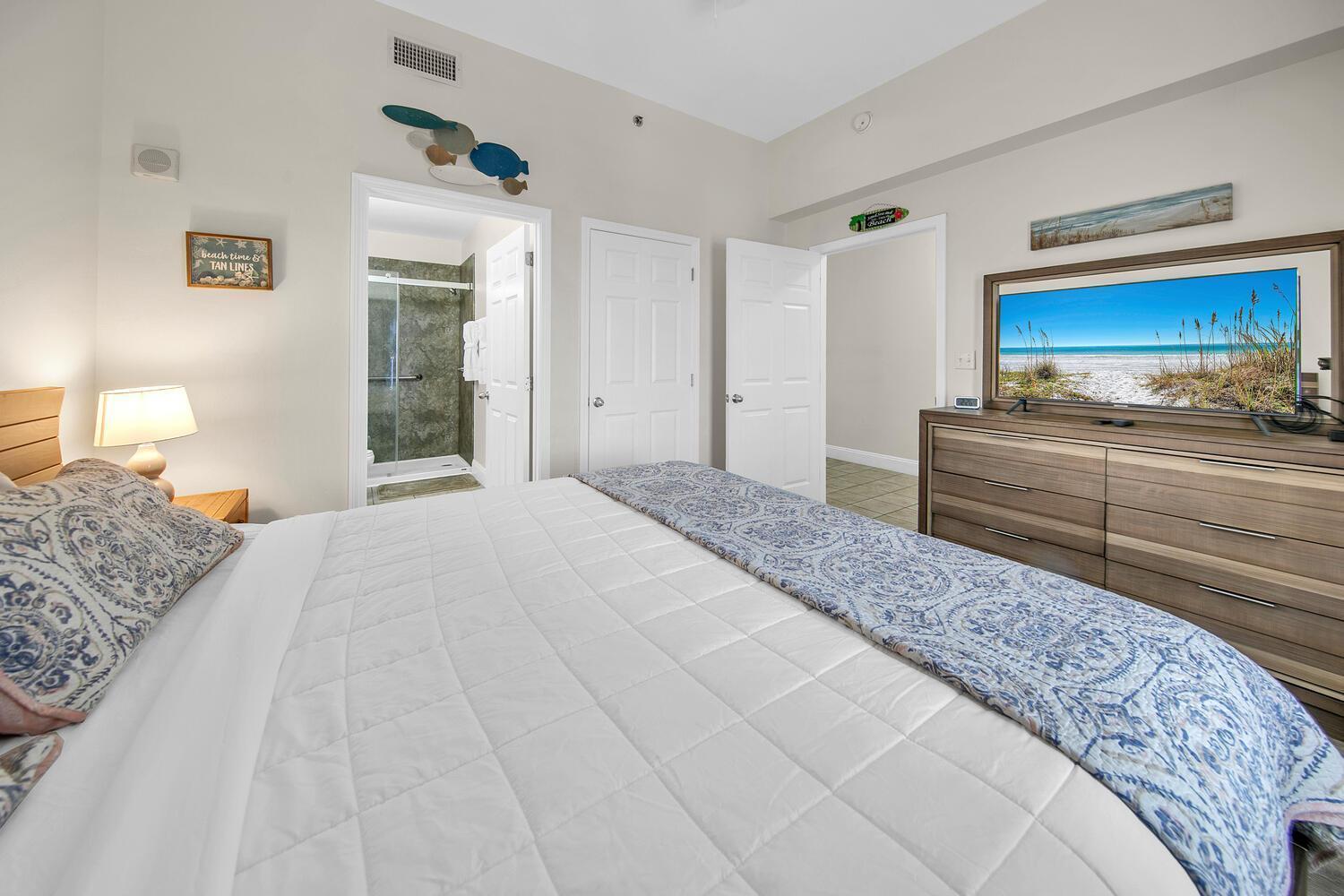 Laketown Wharf 2135